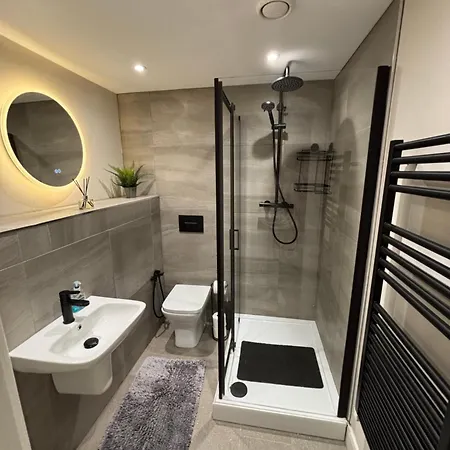 Apartment Stylish Modern 1 Bed - Fast Wi-fi Leeds (West Yorkshire)